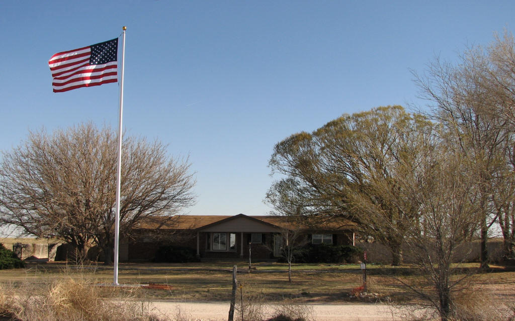 Flag%20&%20House%203.jpg
